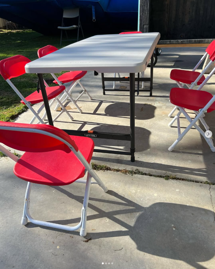 Kids table and chairs set