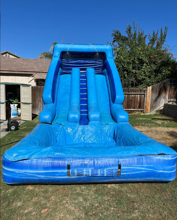 Double lane waterslide